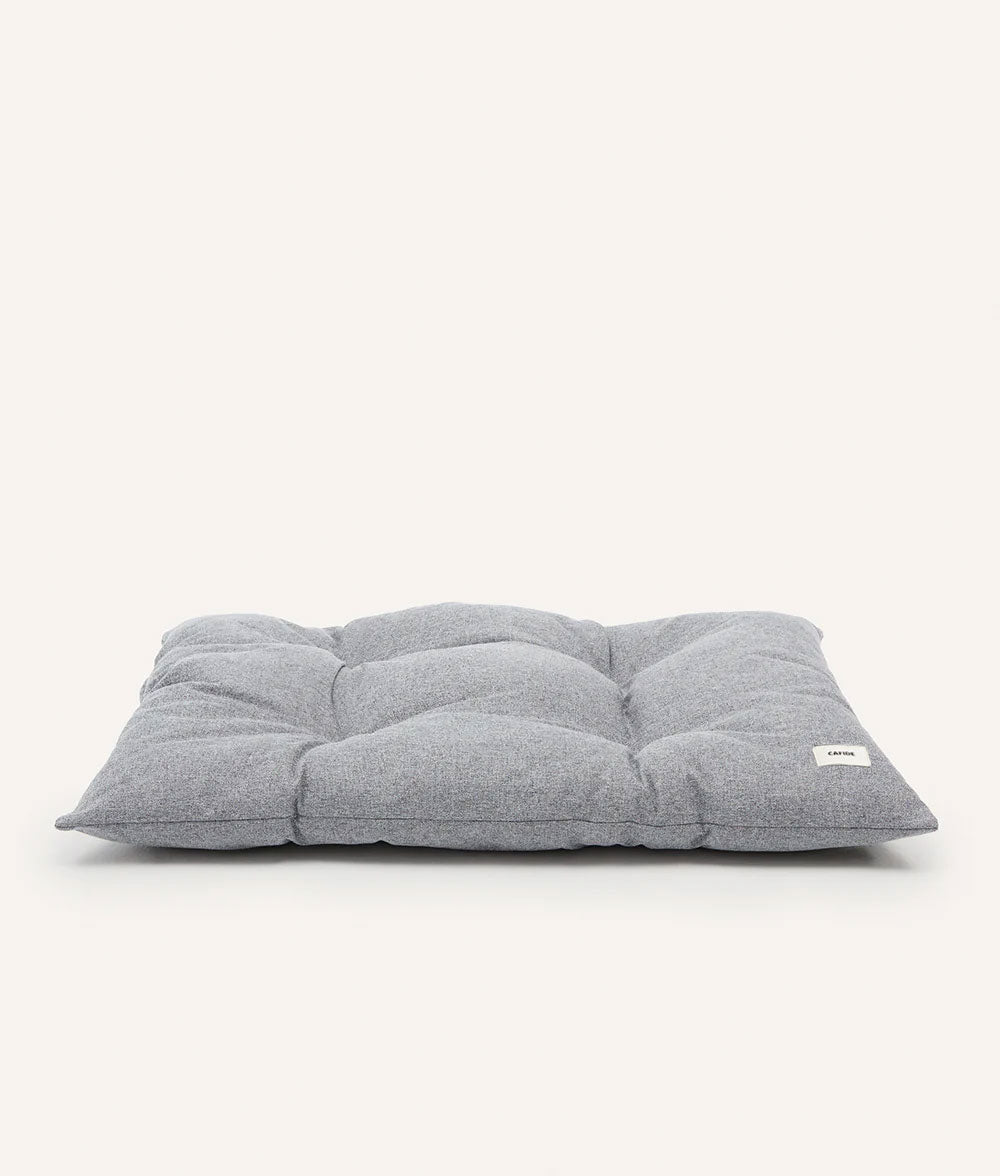 Graues Hundekissen, Bela