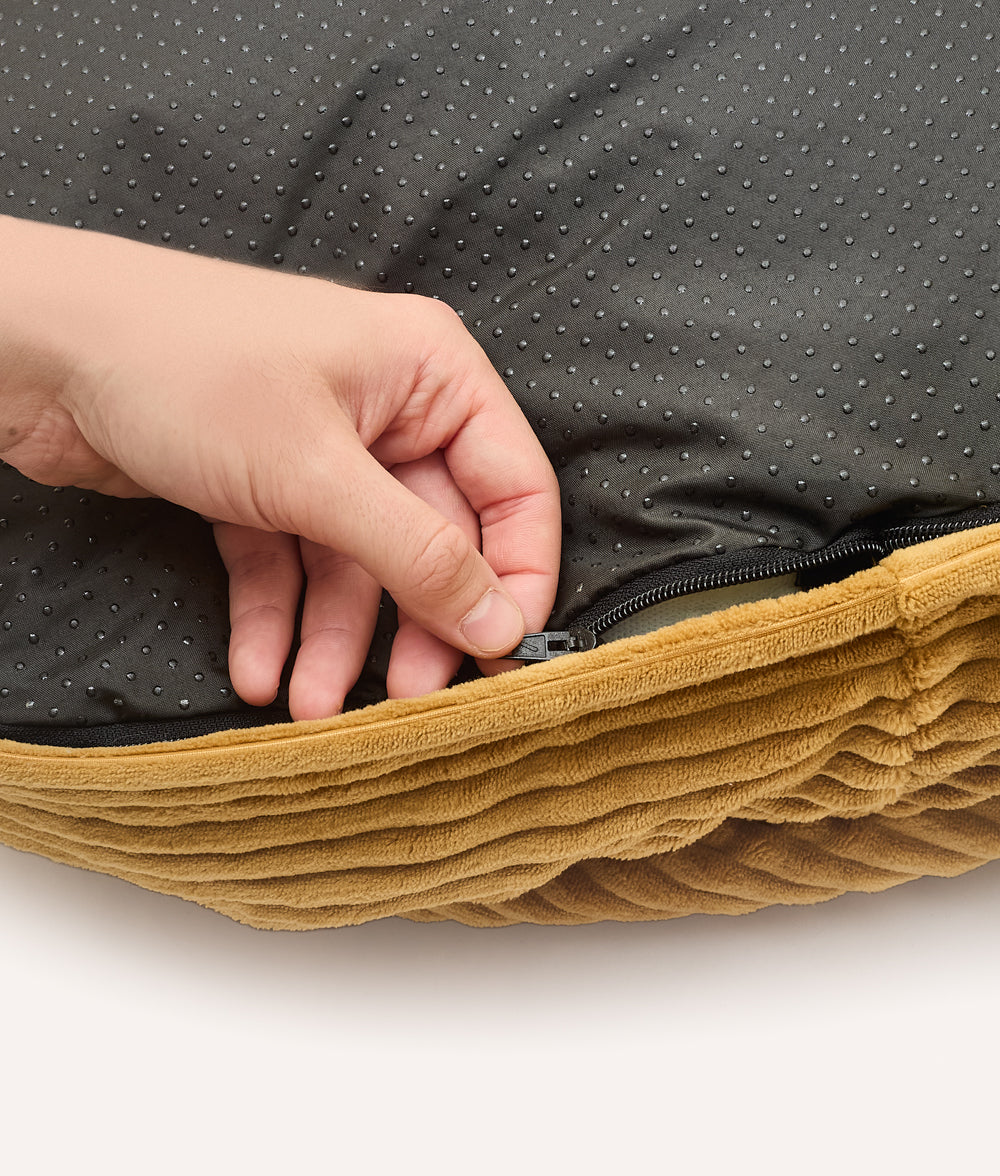 Senfgelbes Hundebett mit Kapuze aus Cord, Maso