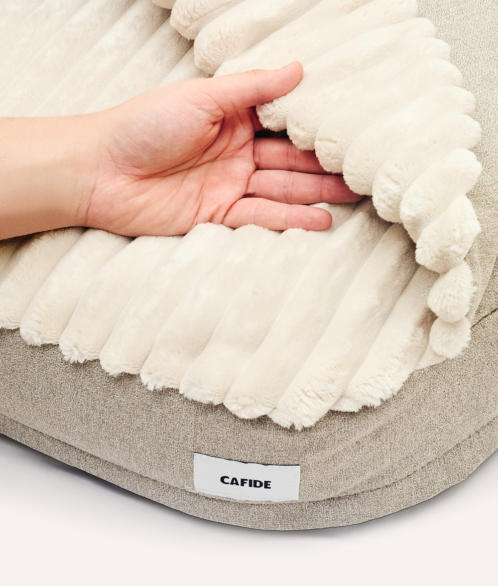 Beiges Hundebett aus Chenille mit Kapuze, Maso
