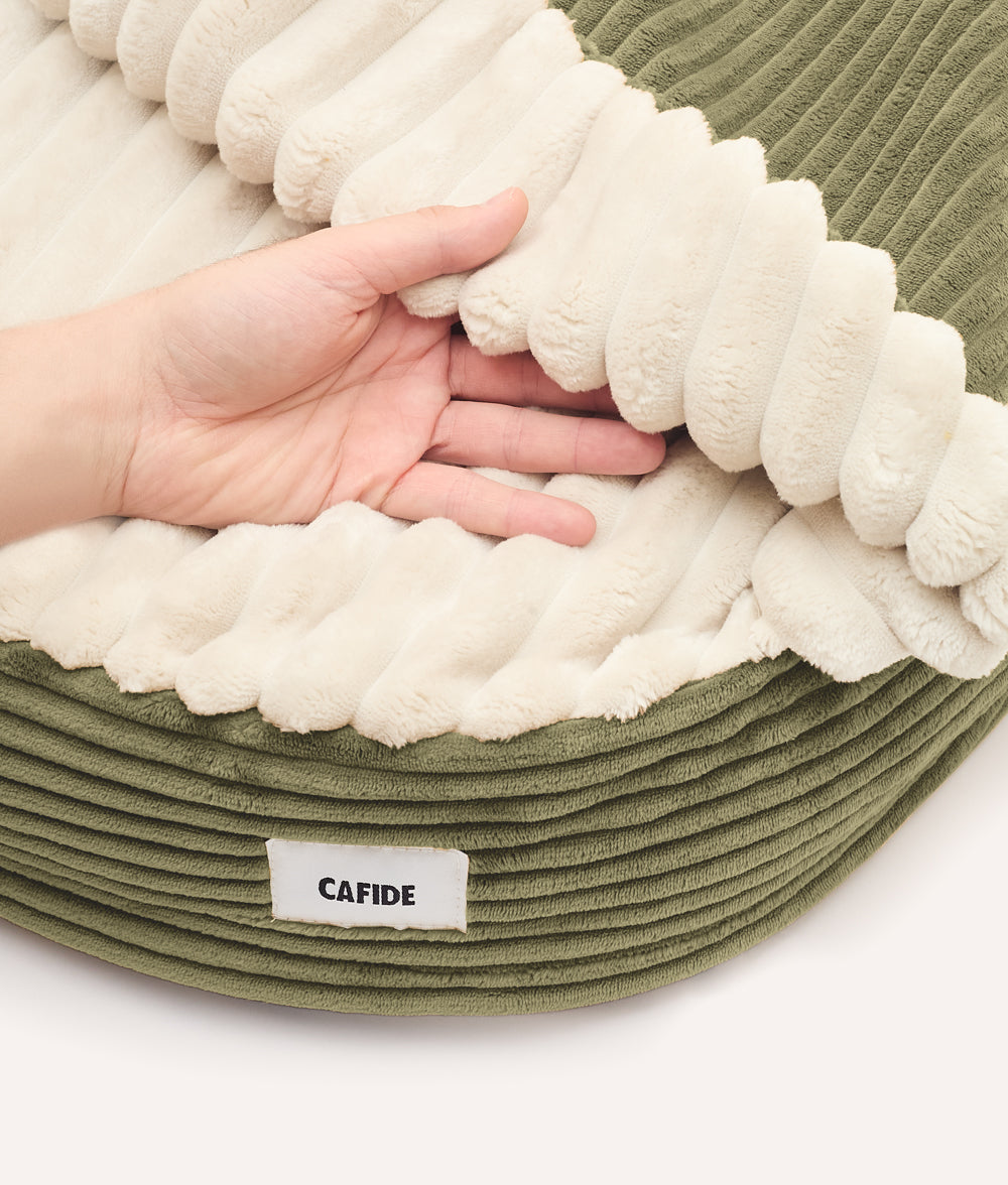 Grünes Hundebett mit Kapuze aus Cord, Maso
