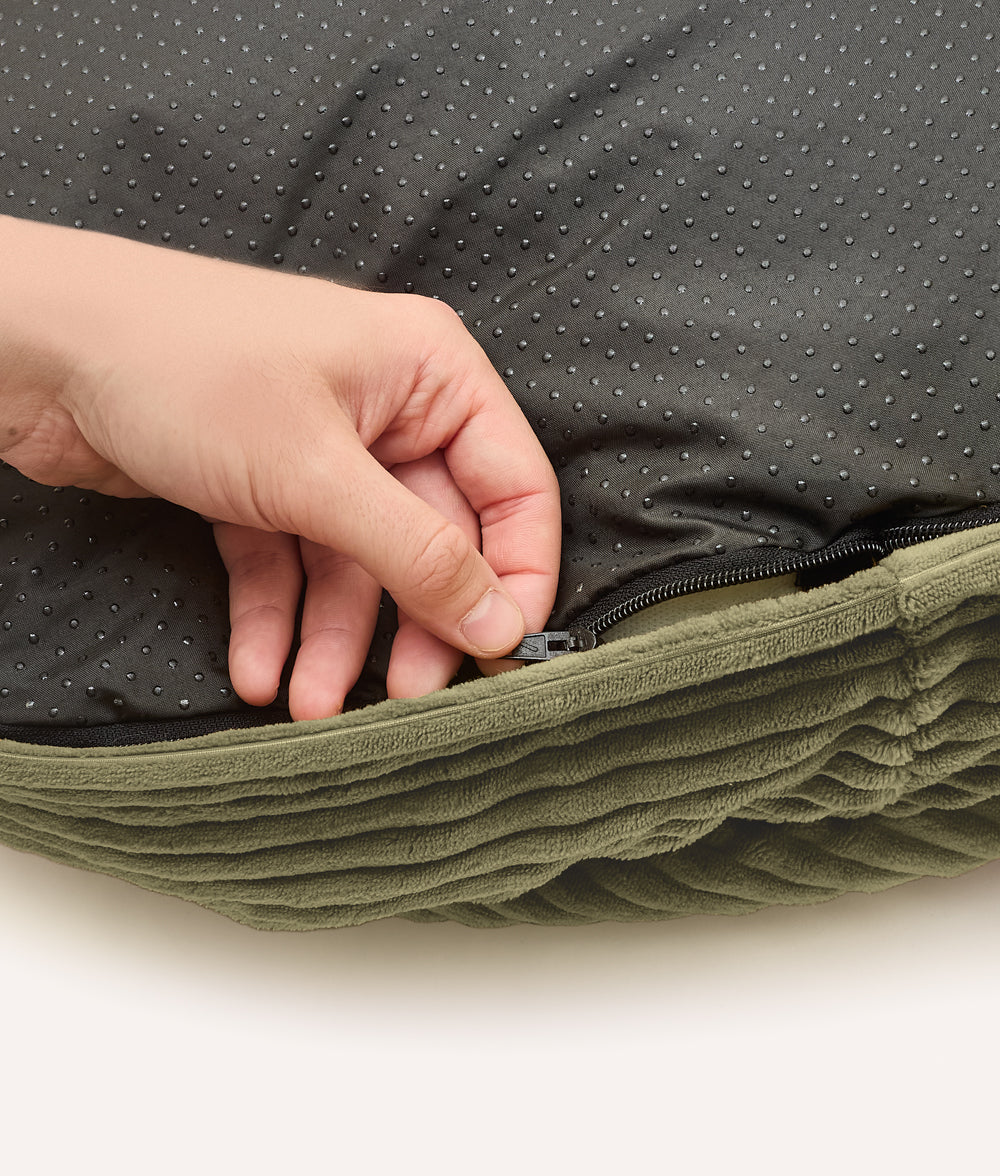Grünes Hundebett mit Kapuze aus Cord, Maso