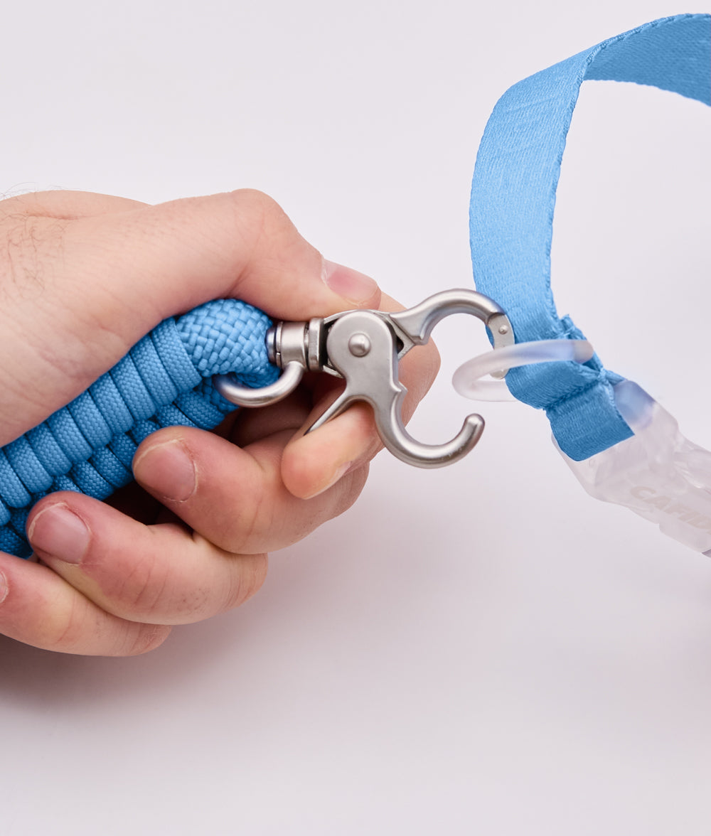 Blue Leash, Ona