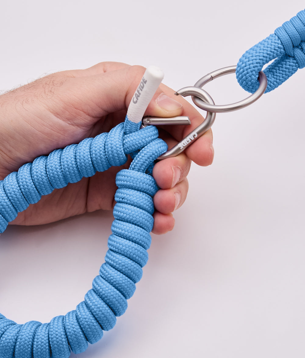 Blue Leash, Ona