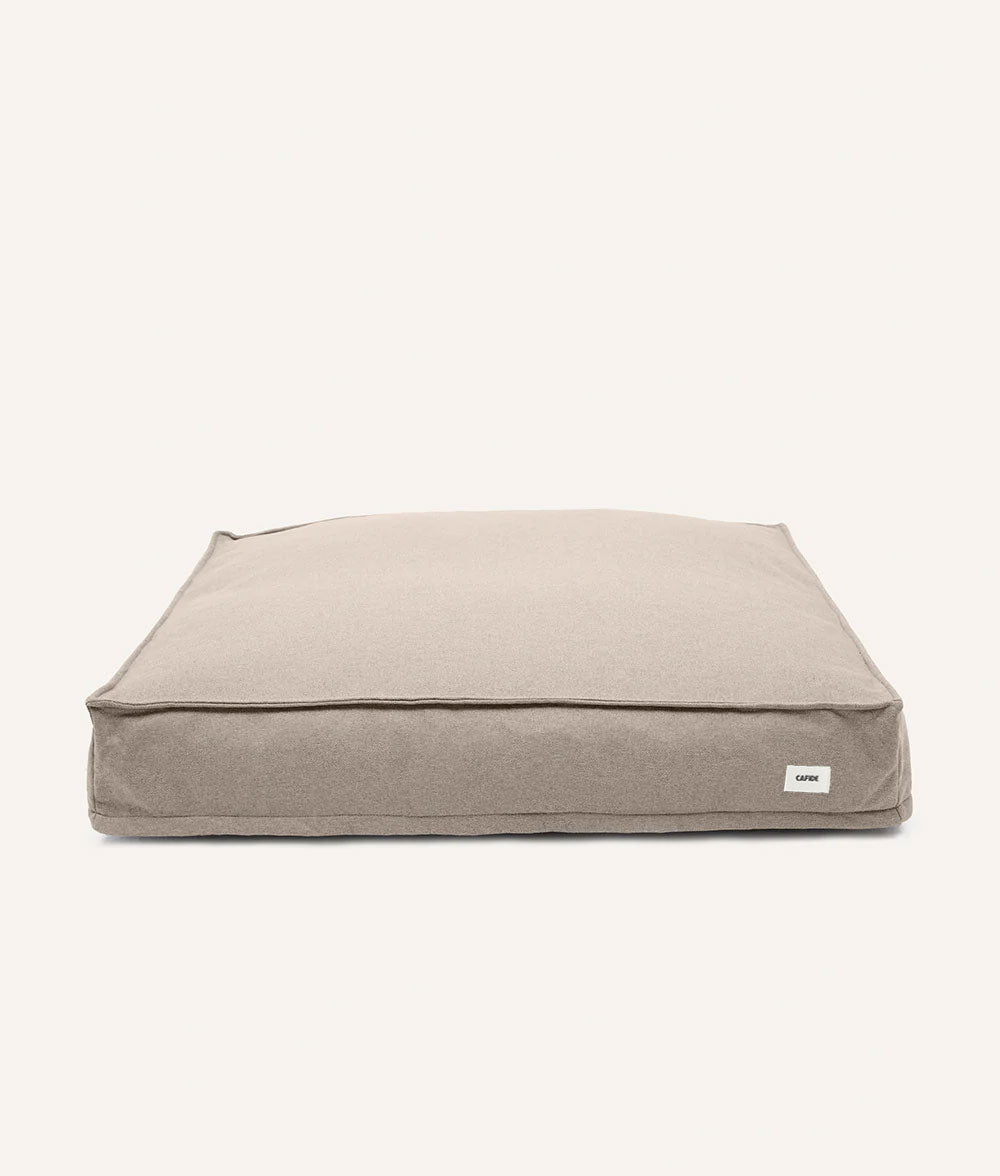 Beiges Hundebett, Cuadra