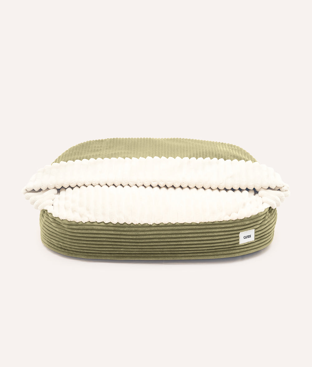 Grünes Hundebett mit Kapuze aus Cord, Maso