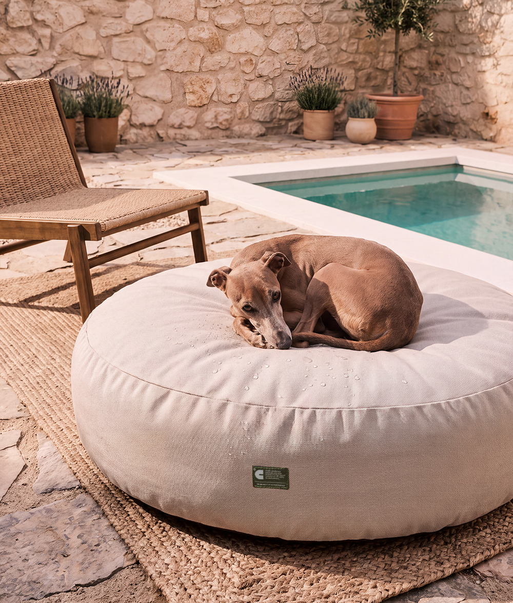Beigefarbenes Hundebett für drinnen und draußen, Calos 