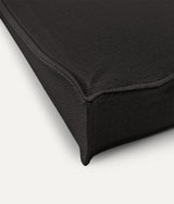 Black Dog Bed, Cuadra